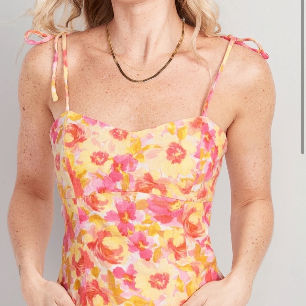Tie shoulder cropped cami top